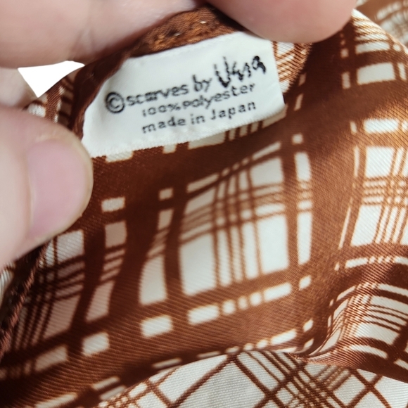 Vintage Vera Nuemann Rectangle Scarf - Picture 2 of 5